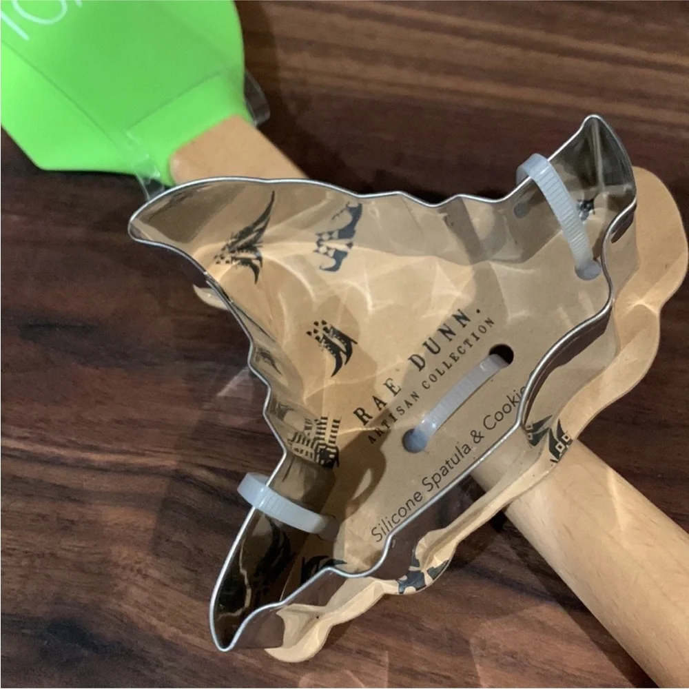 Rae Dunn spatula and cookie cutter set